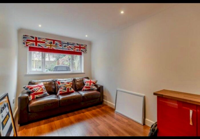 1 Bedroom Studio To Rent In High Tree Close, Addlestone, KT15