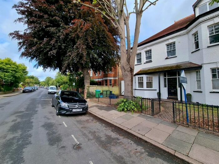 Studio To Rent In Popes Grove, Twickenham, TW1