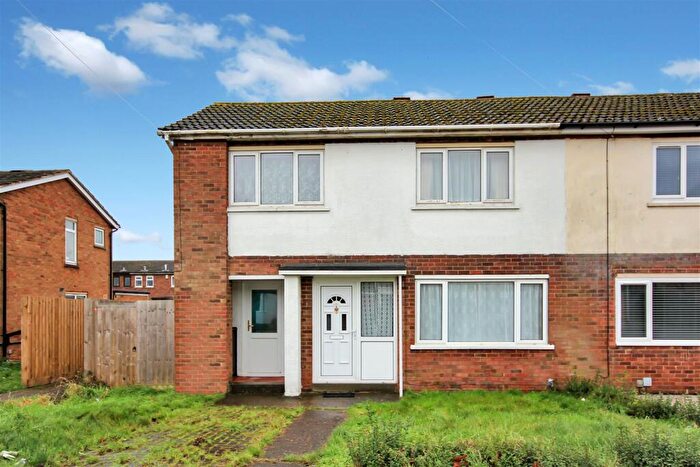 3 Bedroom Semi Detached House For Sale In Burns Road, Wellingborough, NN8