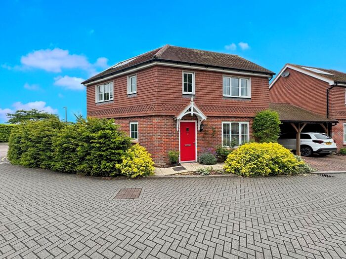 3 Bedroom Detached House To Rent In Abrahams Close, Amersham, HP7