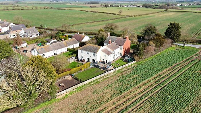 5 Bedroom Semi-Detached House For Sale In New Ellerby, Hull, HU11