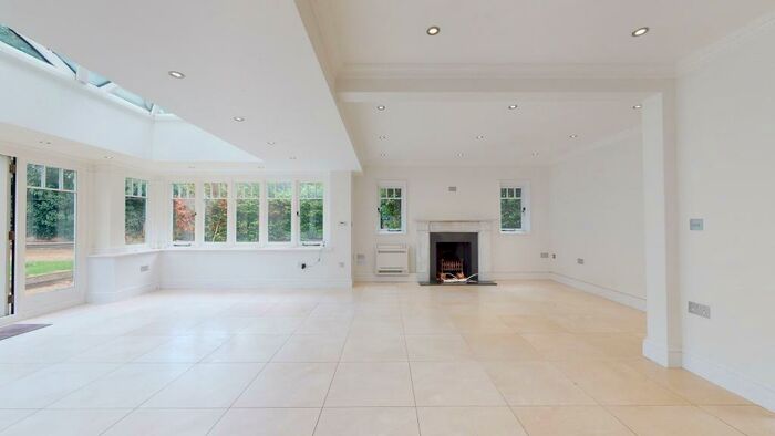 5 Bedroom Detached House To Rent In Fulmer Rise, SL3