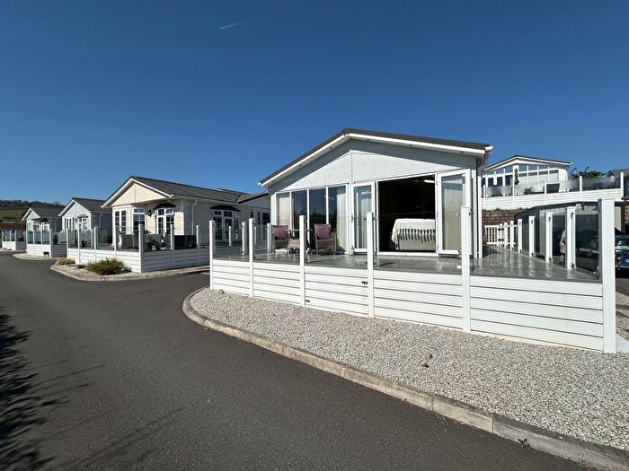 2 Bedroom Mobile/park Home For Sale In Teignmouth Road, Holcombe, EX7
