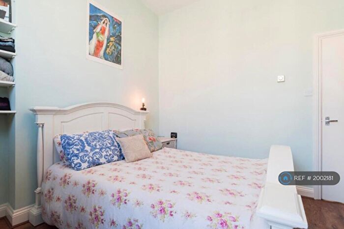 1 Bedroom Flat To Rent In Richmond Road, London, E8