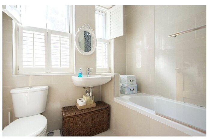 1 Bedroom Flat To Rent In Flat, Hermon Hill, Wanstead, E11