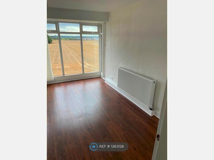 2 Bedroom Flat To Rent In Ridge Court, Newcastle Upon Tyne, NE13