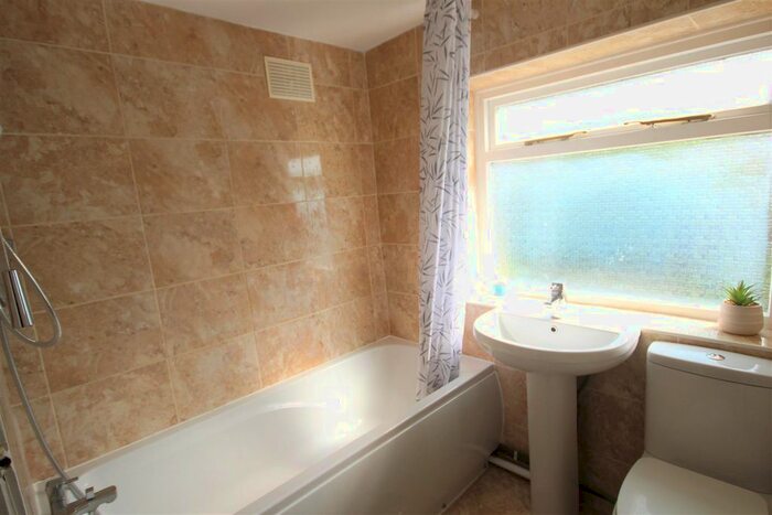 1 Bedroom Flat To Rent In Albert Street, Warley, Brentwood, CM14