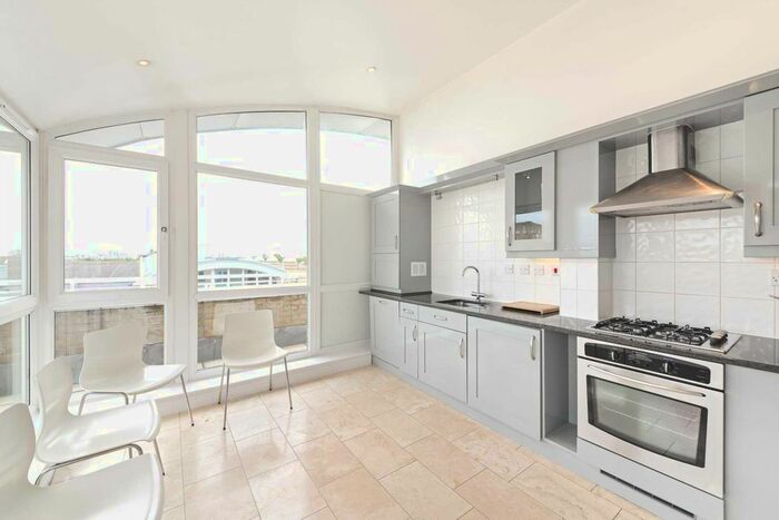 2 Bedroom Flat To Rent In Cedar House, Woodland Crescent, Surrey Quays, SE16