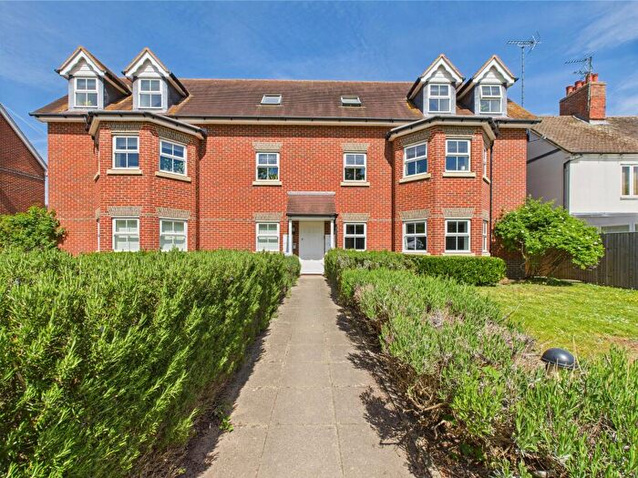 2 Bedroom Flat For Sale In Phoenix Court, Thame, Oxfordshire, OX9