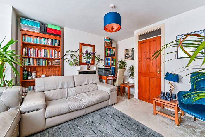 1 Bedroom Flat For Sale In Ferme Park Road, Crouch End, London, N8