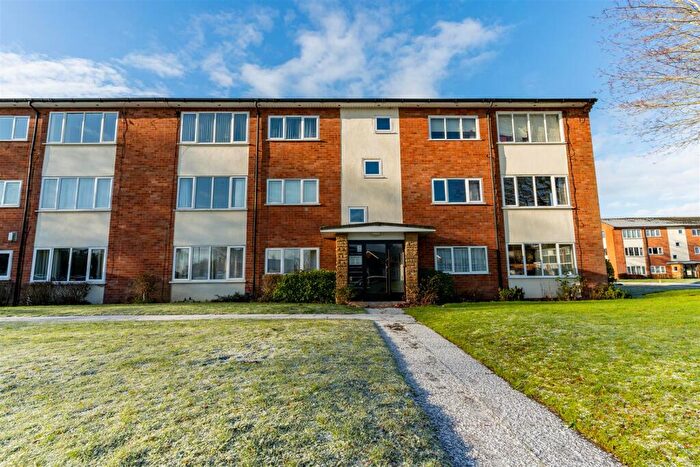 2 Bedroom House To Rent In Arosa Drive, Birmingham, B17