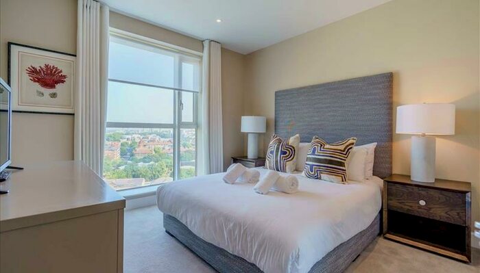2 Bedroom Apartment To Rent In Westferry Circus, Canary Wharf, London, E14