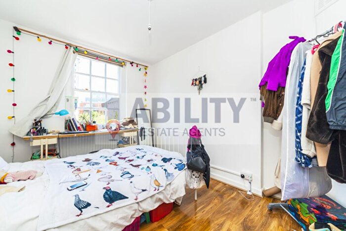 3 Bedroom Flat To Rent In Pilton Place, SE17