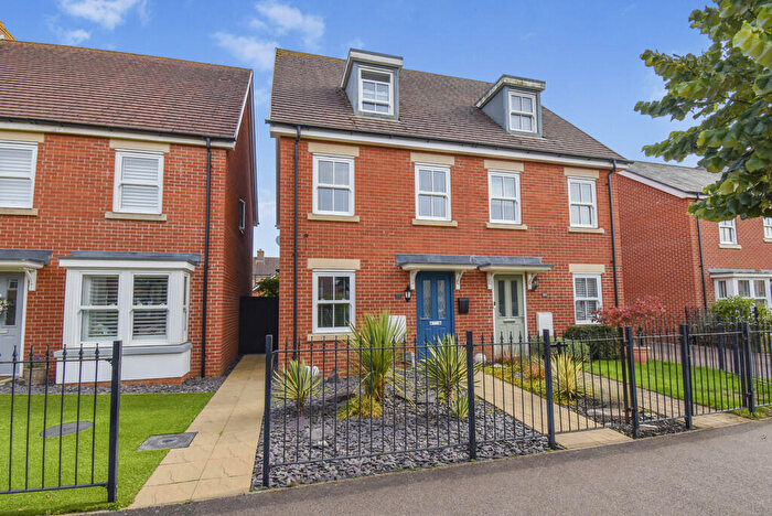 3 Bedroom Semi-Detached House For Sale In Planets Way, Biggleswade, SG18