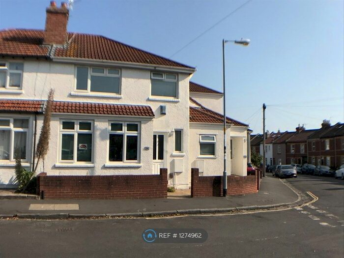 2 Bedroom Flat To Rent In Selborne Road, Bristol BS7