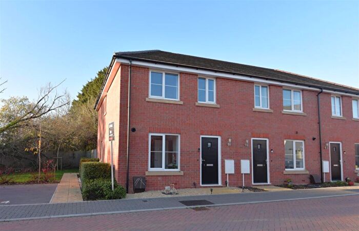 3 Bedroom End Of Terrace House For Sale In Spinners Way, Gillingham, SP8