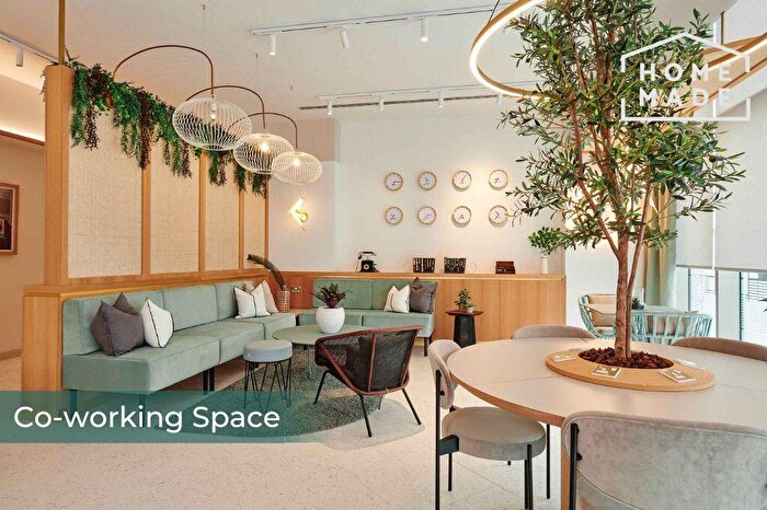 2 Bedroom Flat To Rent In The Headline, LS1
