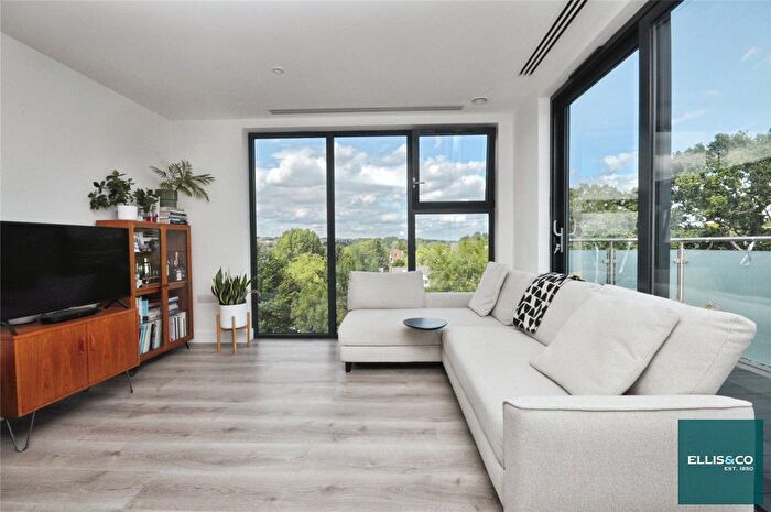 2 Bedroom Flat To Rent In Cranmer Court, Wickliffe Avenue, Finchley, N3