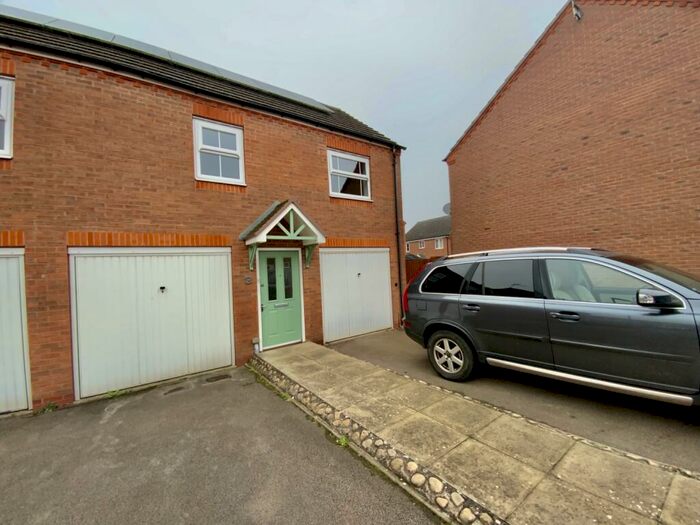 2 Bedroom Coach House To Rent In Madison Close, Coventry, CV4