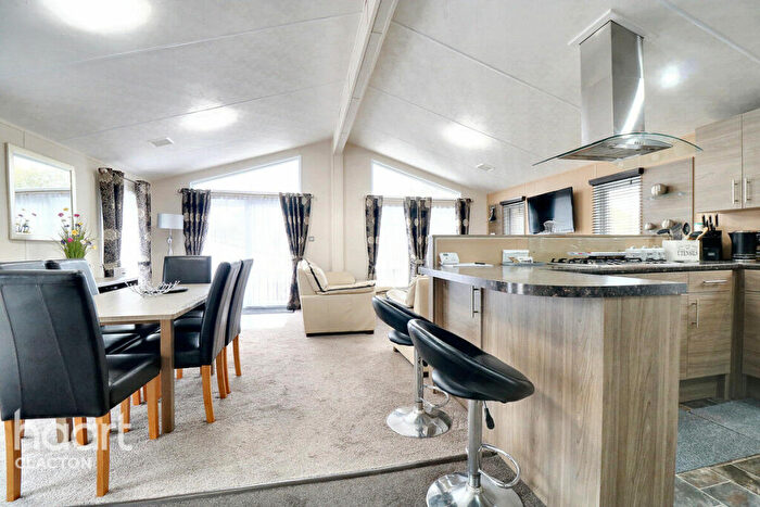 2 Bedroom Detached Bungalow For Sale In Streamview, Valley Farm Holiday Park, CO15