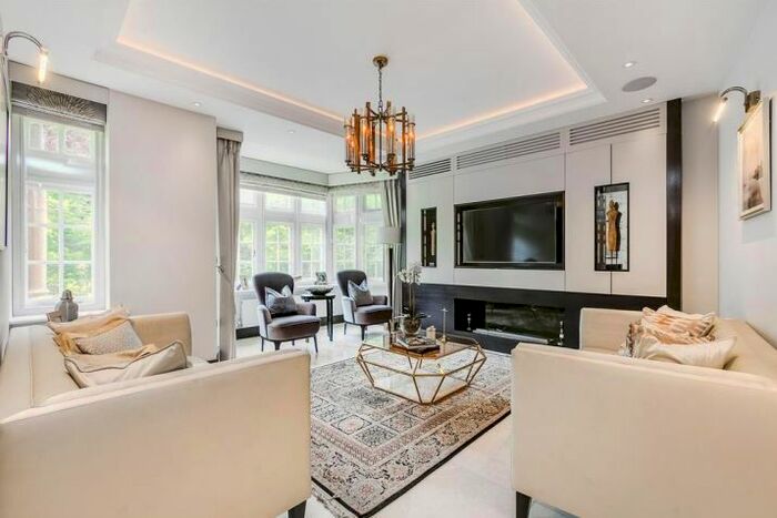 3 Bedroom Flat To Rent In Parkside, Knightsbridge, London, SW1X