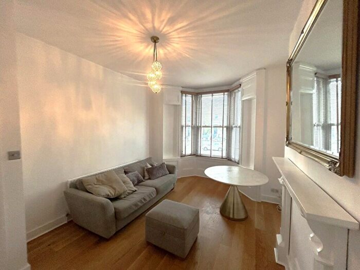 2 Bedroom Apartment To Rent In Grosvenor Road, Wanstead, London, E11