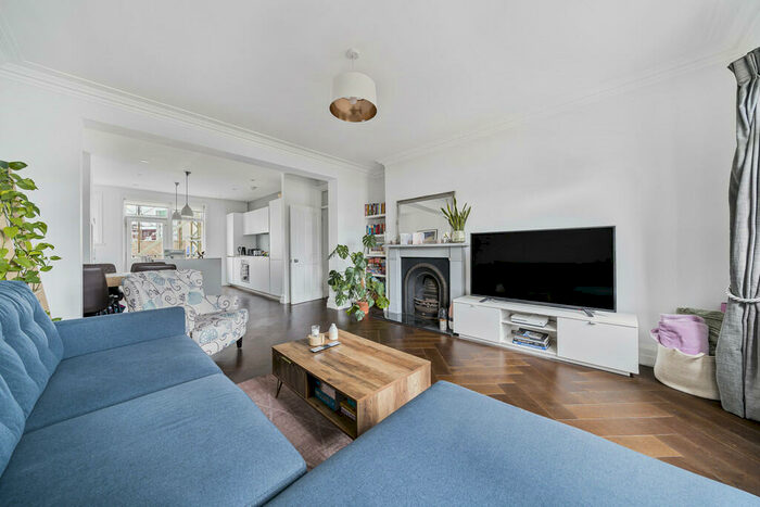 2 Bedroom Apartment To Rent In Kennington Oval, SE11