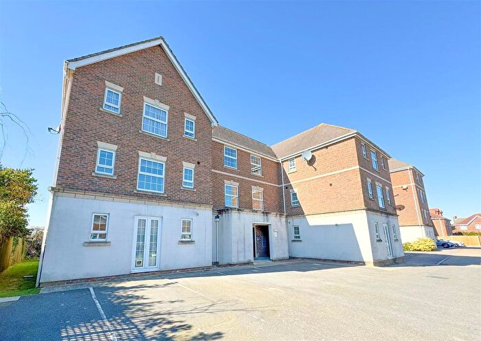 2 Bedroom Flat To Rent In Poplar Close, Bexhill-On-Sea, TN39