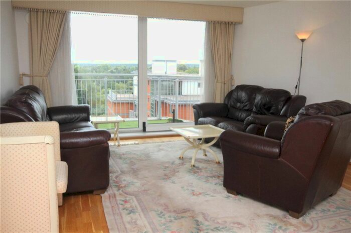 3 Bedroom Flat To Rent In Holland Gardens, Brentford, London, TW8
