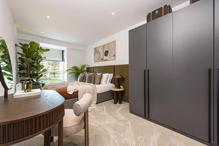 4 Bedroom House For Sale In Trent Park, Enfield, EN4