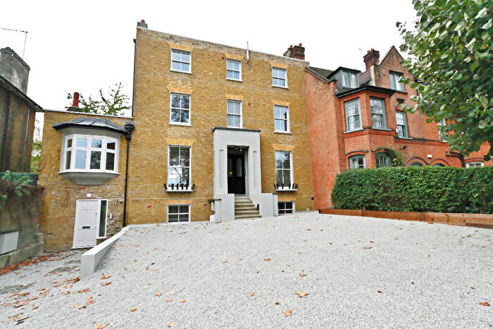 2 Bedroom Flat To Rent In Peckham Rye, East Dulwich, SE22
