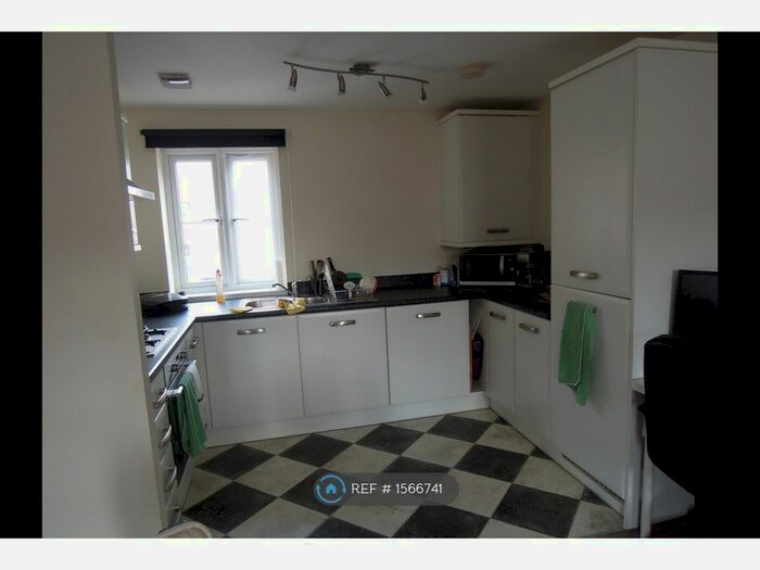 1 Bedroom Flat To Rent In The Square, Essex, IG10