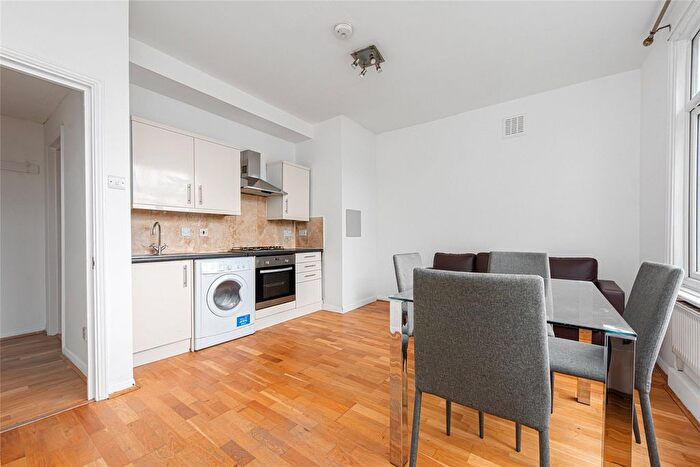 1 Bedroom Flat To Rent In Aldrington Road, Tooting Common, London, SW16