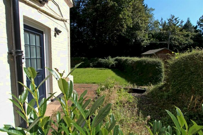 1 Bedroom Flat To Rent In Cherry Trees, Whitemans Green, Cuckfield, Haywards Heath, RH17