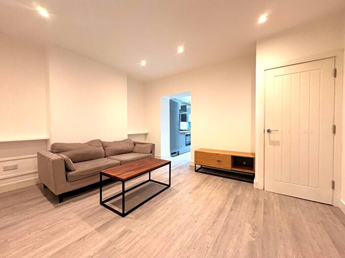 2 Bedroom Flat To Rent In Adamsdown Square, Adamsdown, Cardiff, CF24