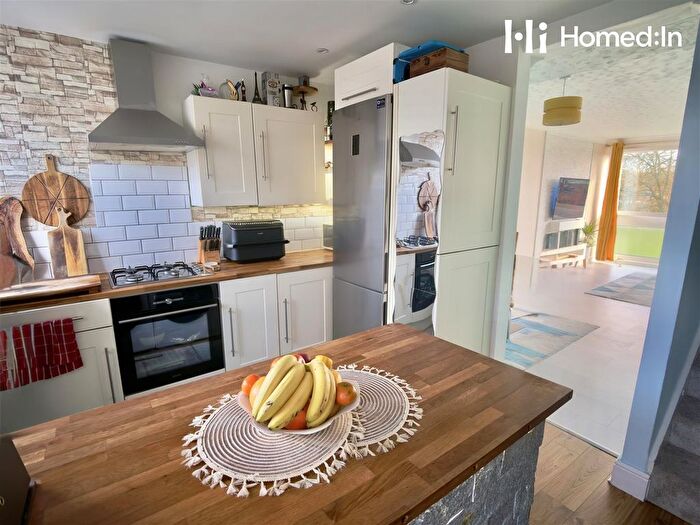 2 Bedroom Flat For Sale In Hailey Place, Cranleigh, GU6