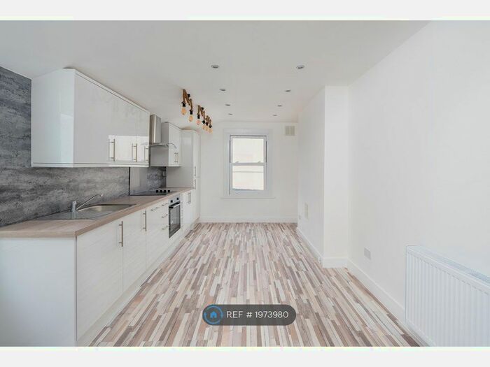 2 Bedroom Flat To Rent In Shrewsbury Road, London, E7