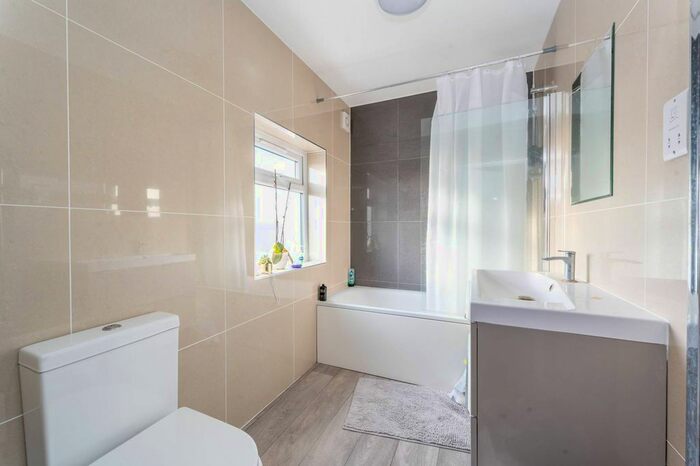 Studio To Rent In Uxbridge Road, Shepherd's Bush, London, W12