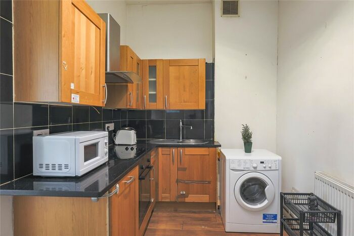 3 Bedroom Flat To Rent In Fairbridge Road, Upper Holloway, London, N19