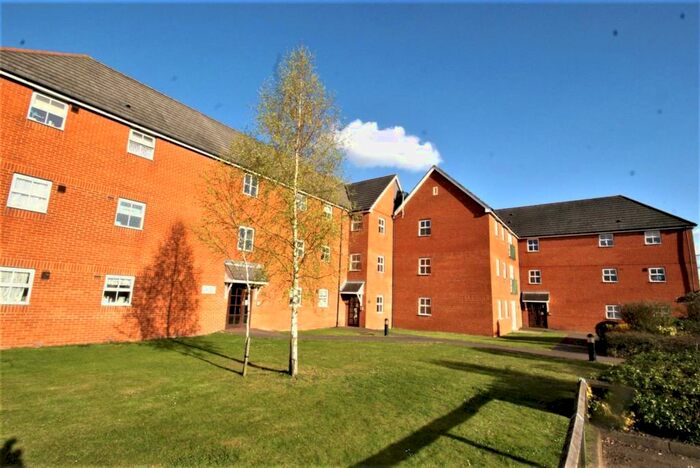 2 Bedroom Flat To Rent In Rawlyn Close, Chafford Hundred, Grays, RM16