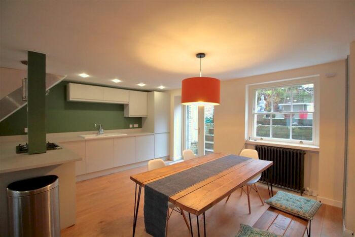 2 Bedroom Flat To Rent In Ferndale Road, London, SW4