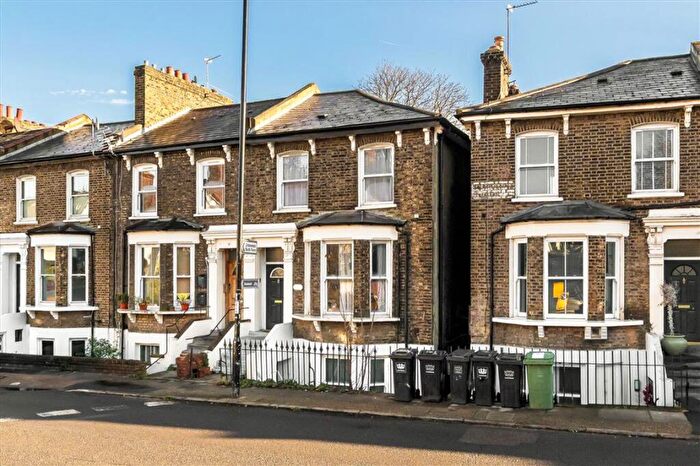 2 Bedroom Flat For Sale In Shardeloes Road, New Cross, SE14