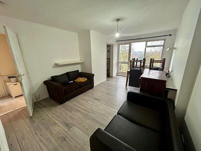 2 Bedroom Apartment To Rent In Kenilworth Court, NG3