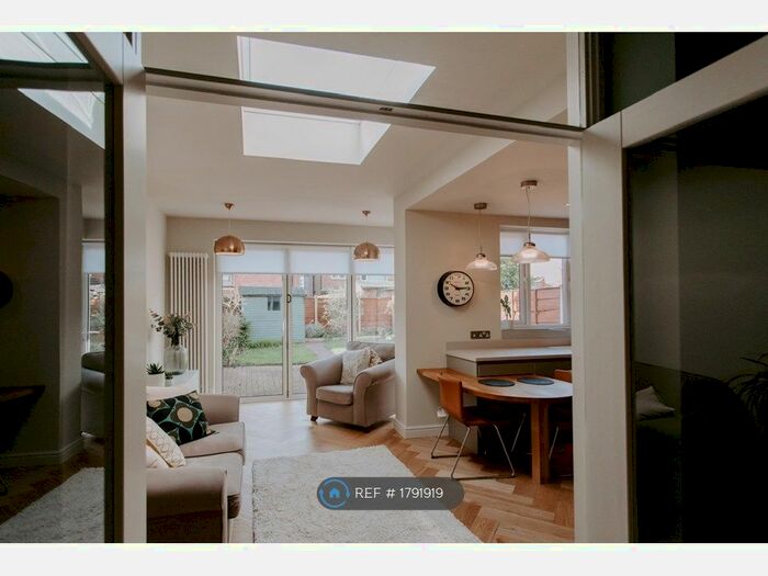 2 Bedroom Flat To Rent In Old Lansdowne Road, Manchester, M20