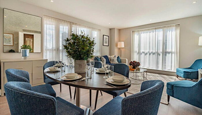 2 Bedroom Apartment To Rent In Canary Wharf, E14