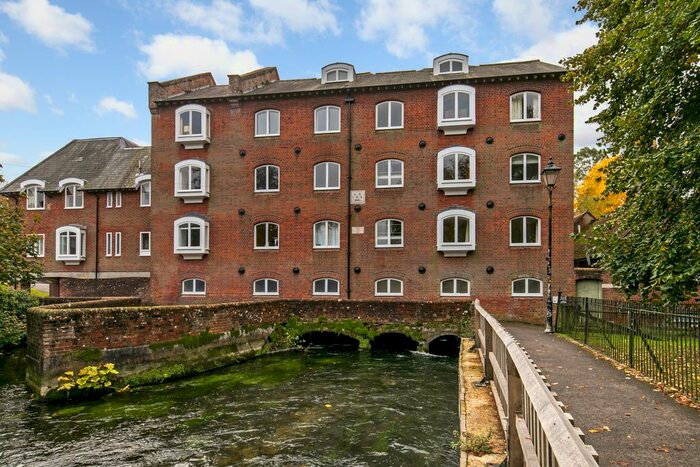 2 Bedroom Flat To Rent In Wharf Mill, Wharf Hill, Winchester, Hampshire, SO23