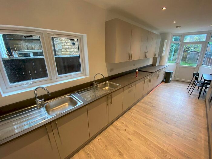 Studio To Rent In Glenwood Road, London, SE6