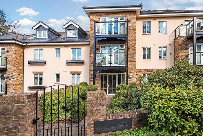 2 Bedroom Flat To Rent In Monument Hill, Weybridge, KT13