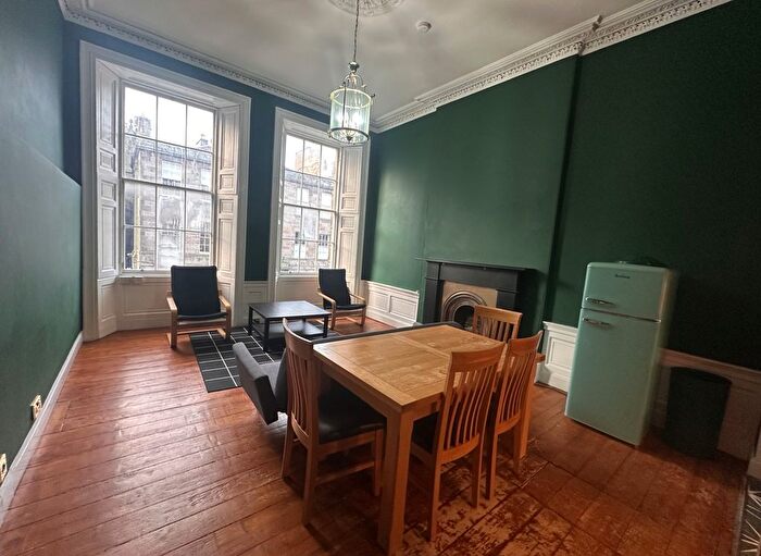2 Bedroom Flat To Rent In Broughton Street, Edinburgh, EH1