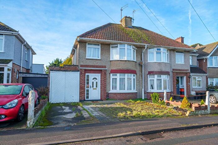 3 Bedroom Semi Detached House For Sale In South View Avenue, Swindon, SN3